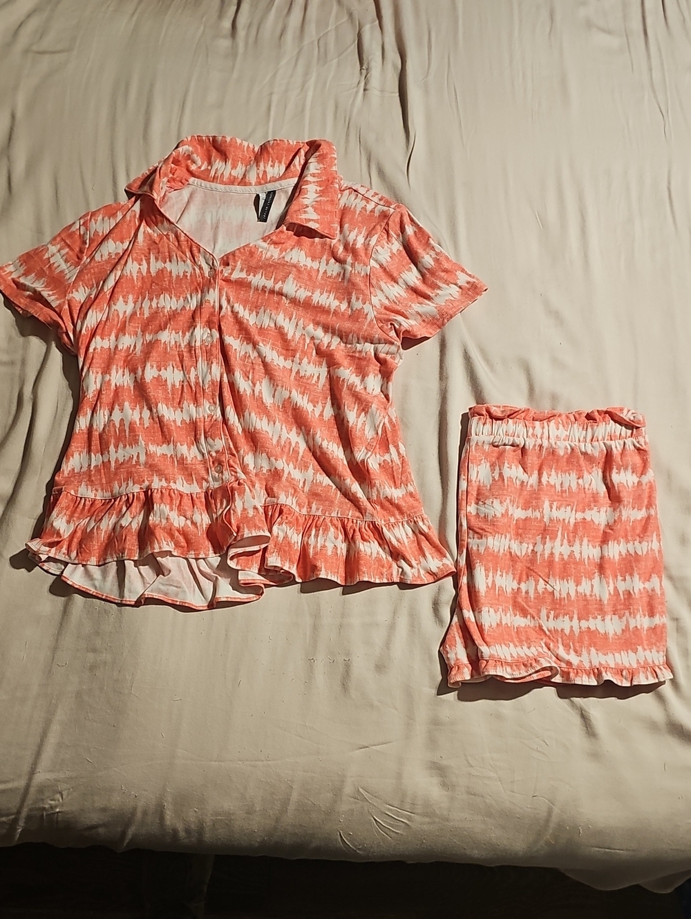 Women’s Coral & White Tie-Dye Short Pajama Set